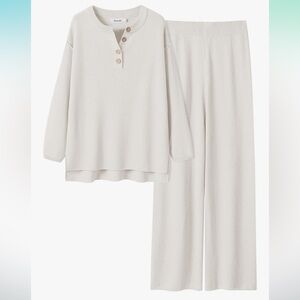 NWT Elegant White Women's lounge Set small